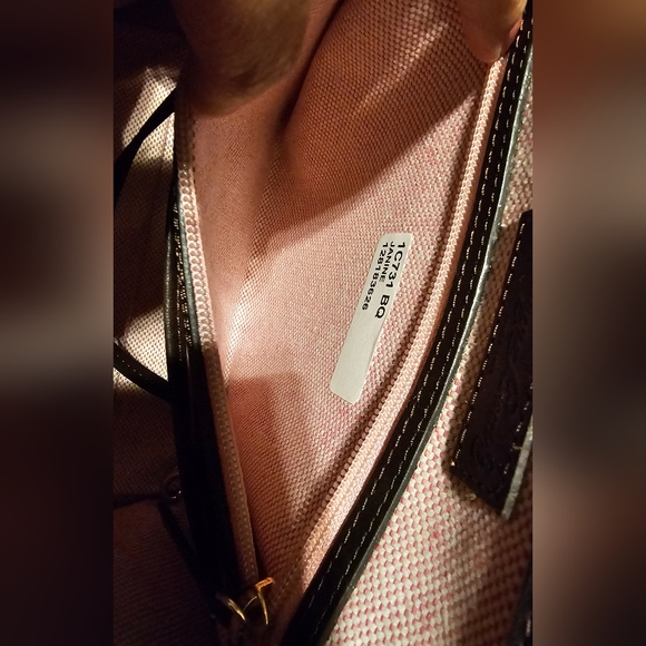 Dooney & Bourke Croc Embossed Learher Janine Handbag strap EUC - Picture 10 of 16